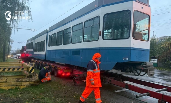 Друга пара з 23 що мають зробити, перш ніж цюрихські Tram 2000 вийдуть на маршрути Вінниці