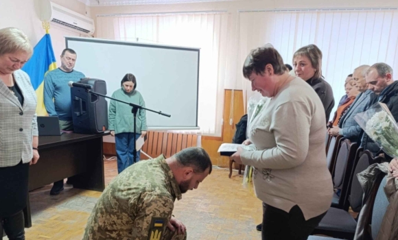 Дружина молодшого сержанта з Тульчинської громади отримала його посмертну нагороду