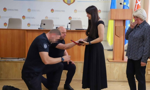 Дружина загиблого вінницького командира взводу отримала його посмертну нагороду