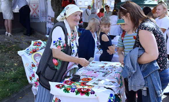У День Вінниці на Майдані Незалежності триває фестиваль народної творчості. Фоторепортаж