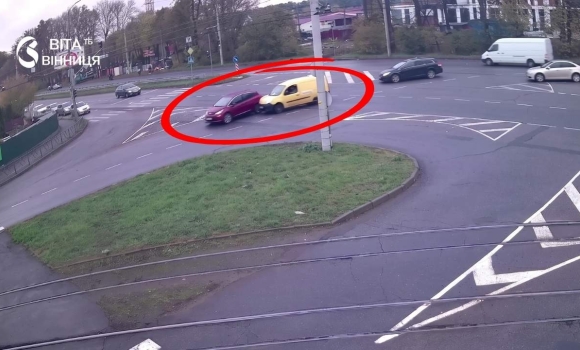 ДТП два автомобілі не розминулися на Барському шосе у Вінниці ДТП два автомобілі не розминулися на Барському шосе у Вінниці