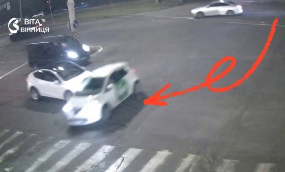ДТП на перехресті Келецької та Ващука у Вінниці зіткнулись два автомобілі