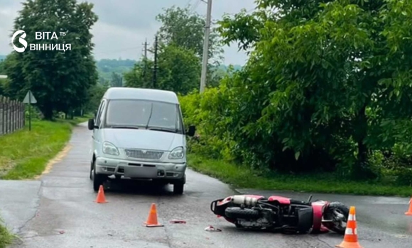 ДТП у Гайсинському районі після зіткнення з фургоном госпіталізували водійку скутера