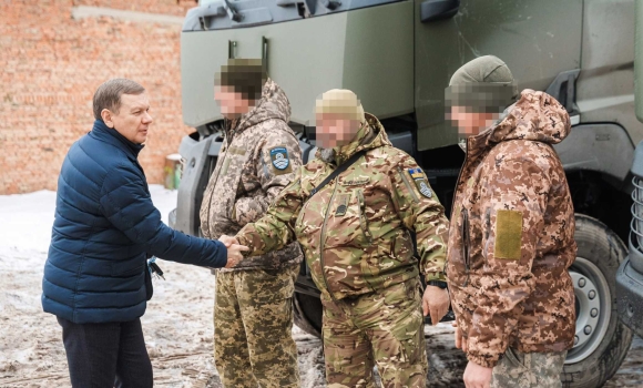 Два паливозаправники передала Вінниця бійцям 59-ї бригади імені Якова Гандзюка