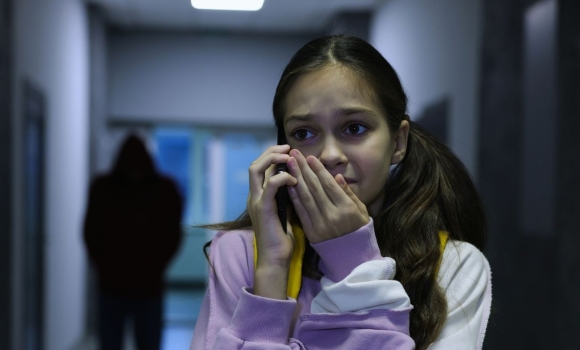 Два роки наруги на Вінниччині затримали вітчима, який систематично ґвалтував малолітню падчерку