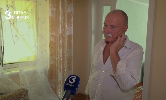 Двері вибило вибуховою хвилею вінницька родина розповіла, як пережила падіння уламків дрона Двері вибило вибуховою хвилею вінницька родина розповіла, як пережила падіння уламків дрона