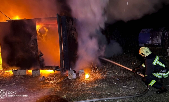 Дві автівки та комбайн горіли у Вінницькій області в один день