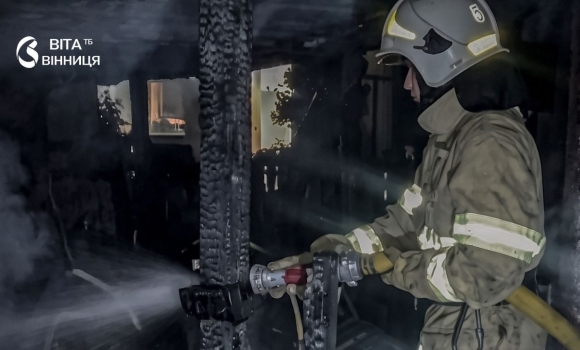 Дві пожежі в одному селі за добу на Вінниччині горіли житловий будинок і господарська будівля Дві пожежі в одному селі за добу на Вінниччині горіли житловий будинок і господарська будівля