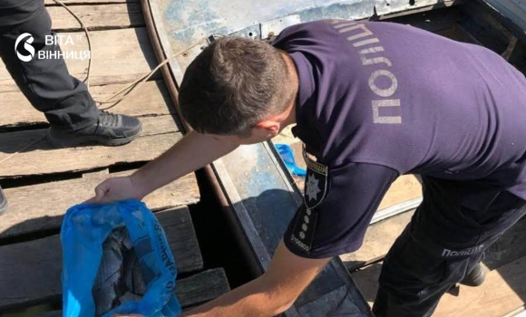 Дві заборонені сітки та 70 риб на Вінниччині викрили порушника правил рибальства Дві заборонені сітки та 70 риб на Вінниччині викрили порушника правил рибальства
