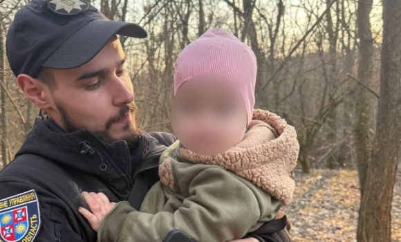 Дворічна дитина заблукала у лісовому масиві на Вінниччині