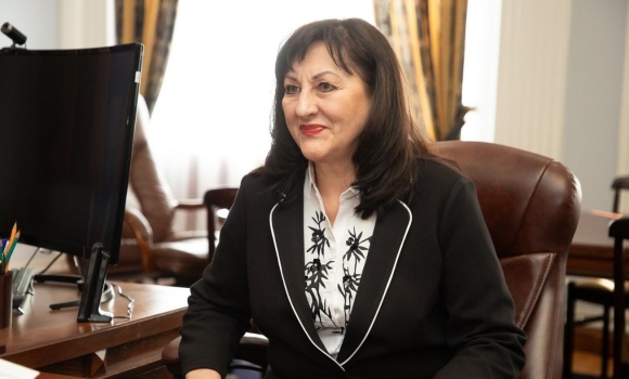 Директорці Вінницького професійного коледжу сфери послуг подовжили контракт