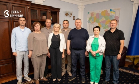 Директори шести обласних закладів освіти Вінниччини отримали нові шестирічні контракти
