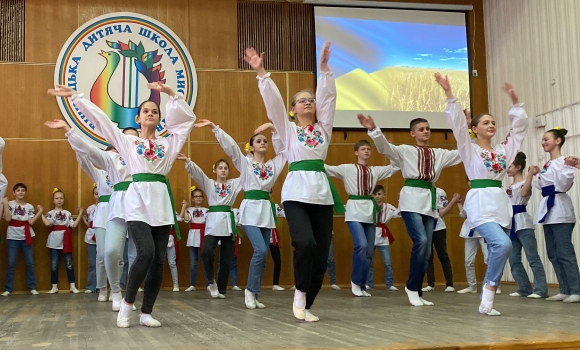 У Вінниці влаштували пісенні змагання - музичну гру «Сходинки до Перемоги»