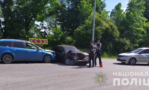 В Немирові зіштовхнулись два авто: один із водіїв у лікарні