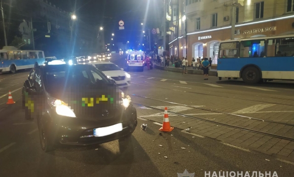 У Вінниці в ДТП на площі Гагаріна постраждала пасажирка мотоцикла