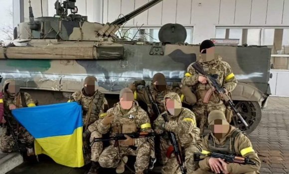 Російські вояки опинились в українській землі, а їхні машини - в українській армії