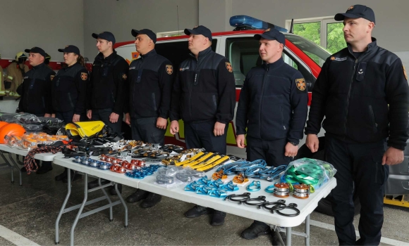 Фонд громади «Подільська громада» передав рятувальне обладнання вінницьким надзвичайникам