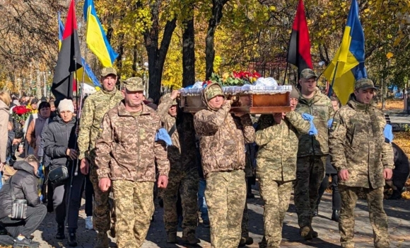 Гайсинська громада попрощалася з 36-річним воїном-добровольцем Гайсинська громада попрощалася з 36-річним воїном-добровольцем