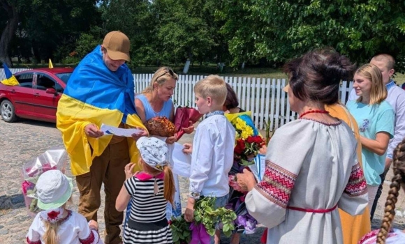 Гайсинська громада зустріла земляка, який повернувся з ворожого полону