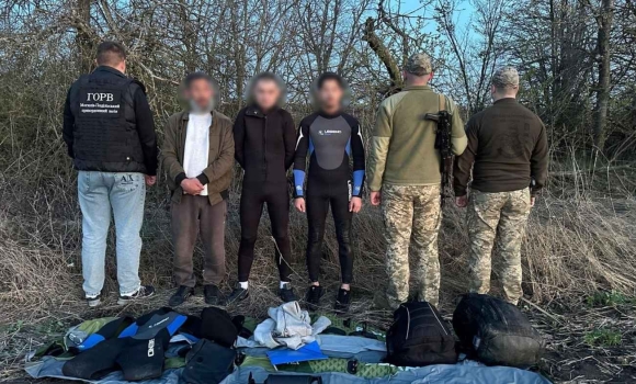 Гідрокостюми та спецмаршрут на Вінниччині прикордонники викрили групу порушників кордону