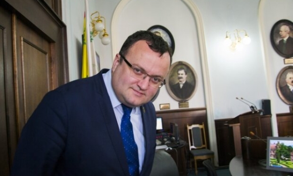 Колишній мер Чернівців оскаржує свою відставку у вінницькому суді