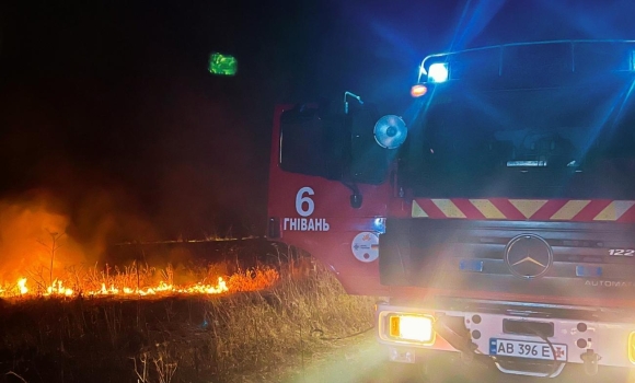 Горів диван й гектари згарищ вінницькі рятувальники розповіли про «гарячу» добу