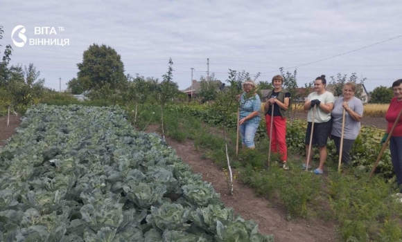 Городина власного вирощування йде до столу учнів ліцею на Калинівщині Городина власного вирощування йде до столу учнів ліцею на Калинівщині