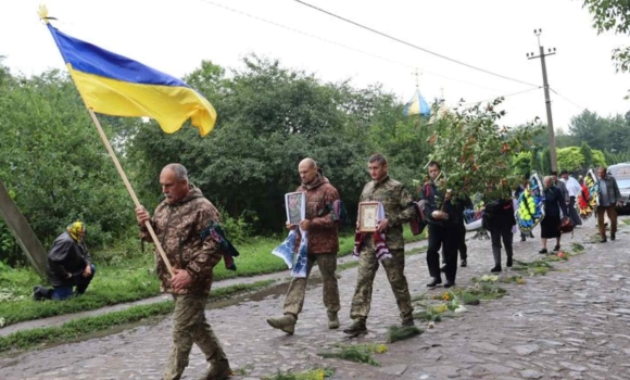 Громада Погребища прощалась з молодим солдатом-мінометником (2)