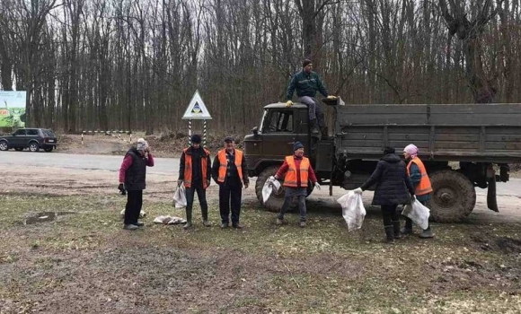 Тульчинські ліси активно прибирають від сміття