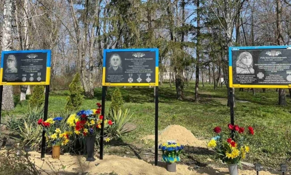 Імена у камені на Вінниччині відкрили ще три меморіальні дошки трьом полеглим захисникам