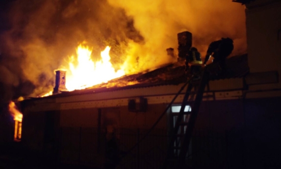 В Барському районі через пожежу люди залишились без даху над головою