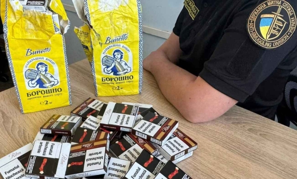 Іноземка намагалася вивезти з Вінниччини контрабандні сигарети у пачках з-під борошна 