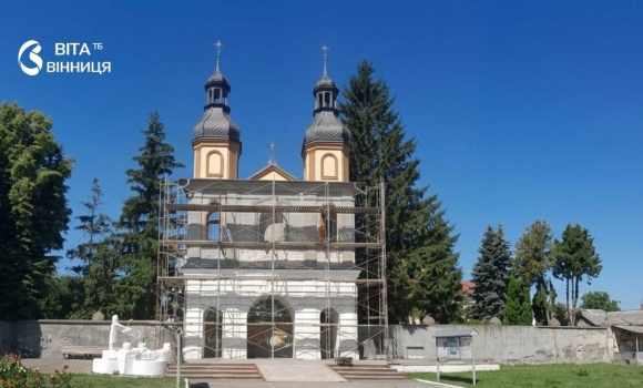 Історична брама Храму Святого Флоріана у Шаргороді відновлює свою велич Історична брама Храму Святого Флоріана у Шаргороді відновлює свою велич