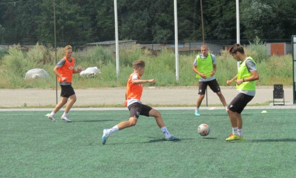 Із футбольним клубом «Нива» (Вінниця) уклали контракти ще сім футболістів