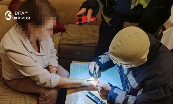 Каблучка врізалась у палець — на допомогу прийшли рятувальники Каблучка врізалась у палець — на допомогу прийшли рятувальники