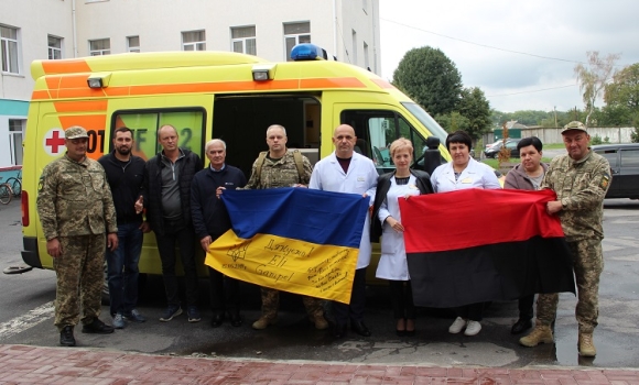 Калинівська лікарня отримала автомобіль "швидкої" з Німеччини