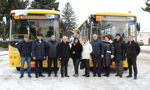 Калинівська громада отримала ще два шкільні автобуси