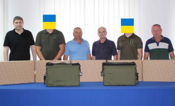 Калинівська громада передала захисникам п'ять потужних зарядних пристроїв