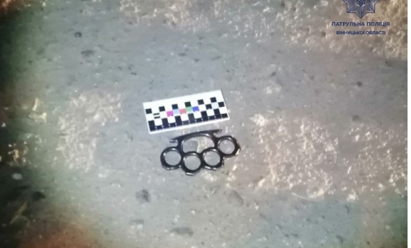 У юнака у Вінниці поліцейські знайшли кастет