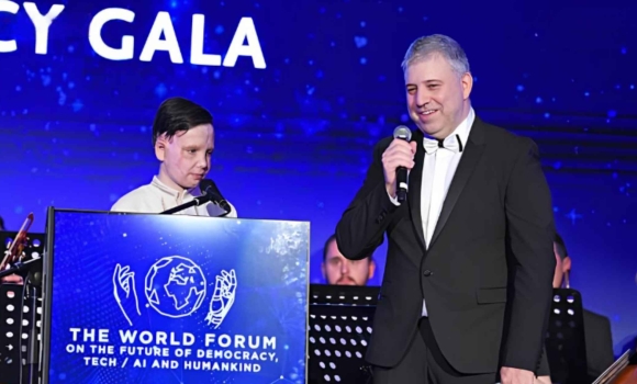 Хлопчик, який вижив під час ракетної атаки на Вінницю, отримав міжнародну кінематографічну нагороду Хлопчик, який вижив під час ракетної атаки на Вінницю, отримав міжнародну кінематографічну нагороду