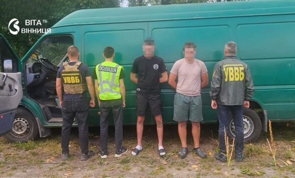 Ховали чоловіка серед ящиків з цитрусами та бананами на Вінниччині розкрили нову схему втечі за кордон Ховали чоловіка серед ящиків з цитрусами та бананами на Вінниччині розкрили нову схему втечі за кордон