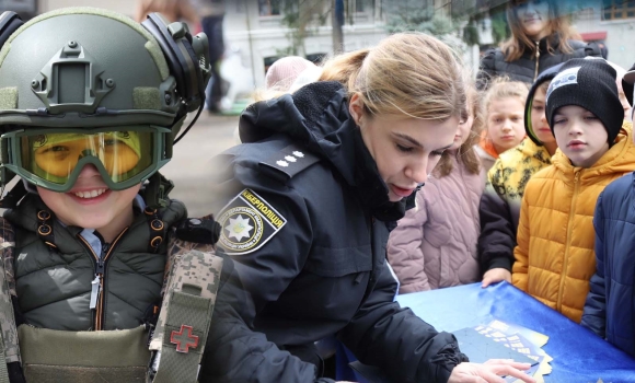 Кінолог, вибухотехніки та екіпірування: урок безпеки для вінницьких школярів