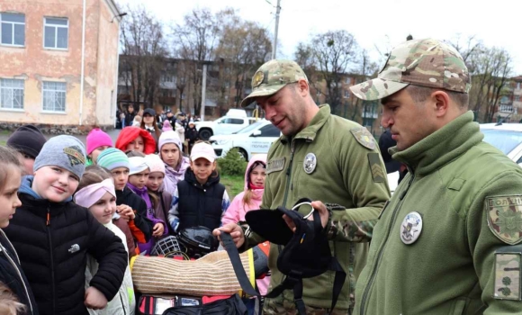Кінологи, вибухотехніки й спецспорядження вінницькі ліцеїсти опановували правила виживання