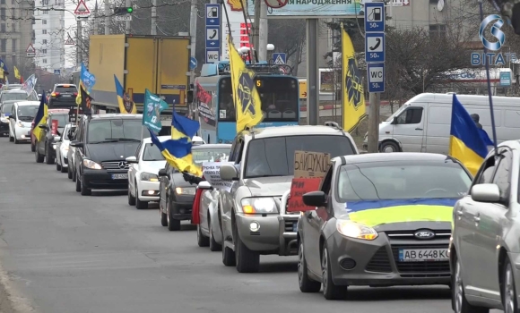 Кохання без коханого у Вінниці провели автопробіг на підтримку полонених та зниклих безвісти