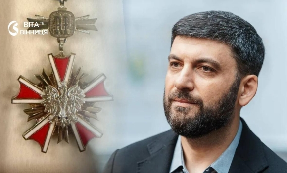 Колишній мер Вінниці повертає польський орден «Справжній ворог — росія, а не суперечки про минуле» Колишній мер Вінниці повертає польський орден «Справжній ворог — росія, а не суперечки про минуле»