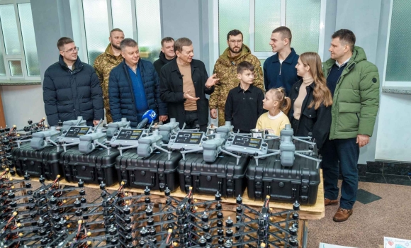 Команда гуманітарного штабу передала бійцям Червоної калини чергову партію допомоги