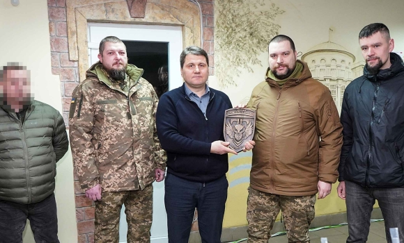 Команда гуманітарного штабу передала допомогу одразу п’ятьом військовим формуванням Команда гуманітарного штабу передала допомогу одразу п’ятьом військовим формуванням