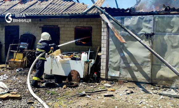 Коротке замикання та людська недбалість на Вінниччині палали господарчі споруди та сіно