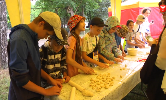 Козацькі розваги, кулінарні майстер-класи: розваги для юних вінничан у таборі «Стежками України»