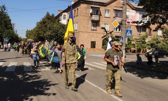 Козятин прощався з загиблим на війні молодим командиром